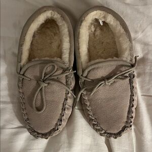 (8/9) Wi Woolies Women’s Suede Shearling Moccasin Slippers